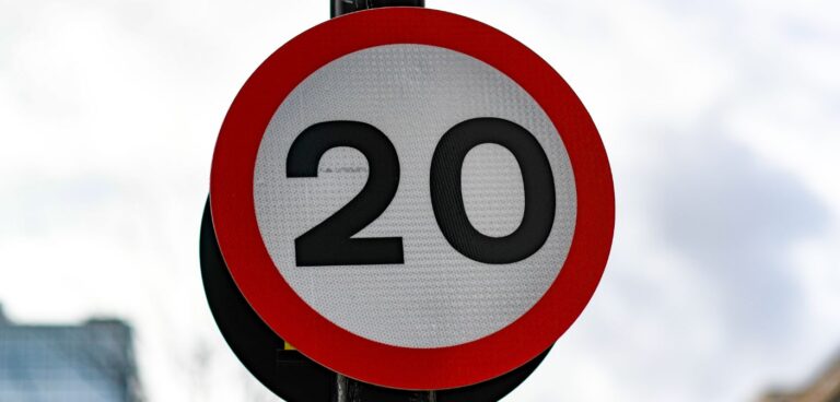 TfL Image - 20mph speed limit sign (1)